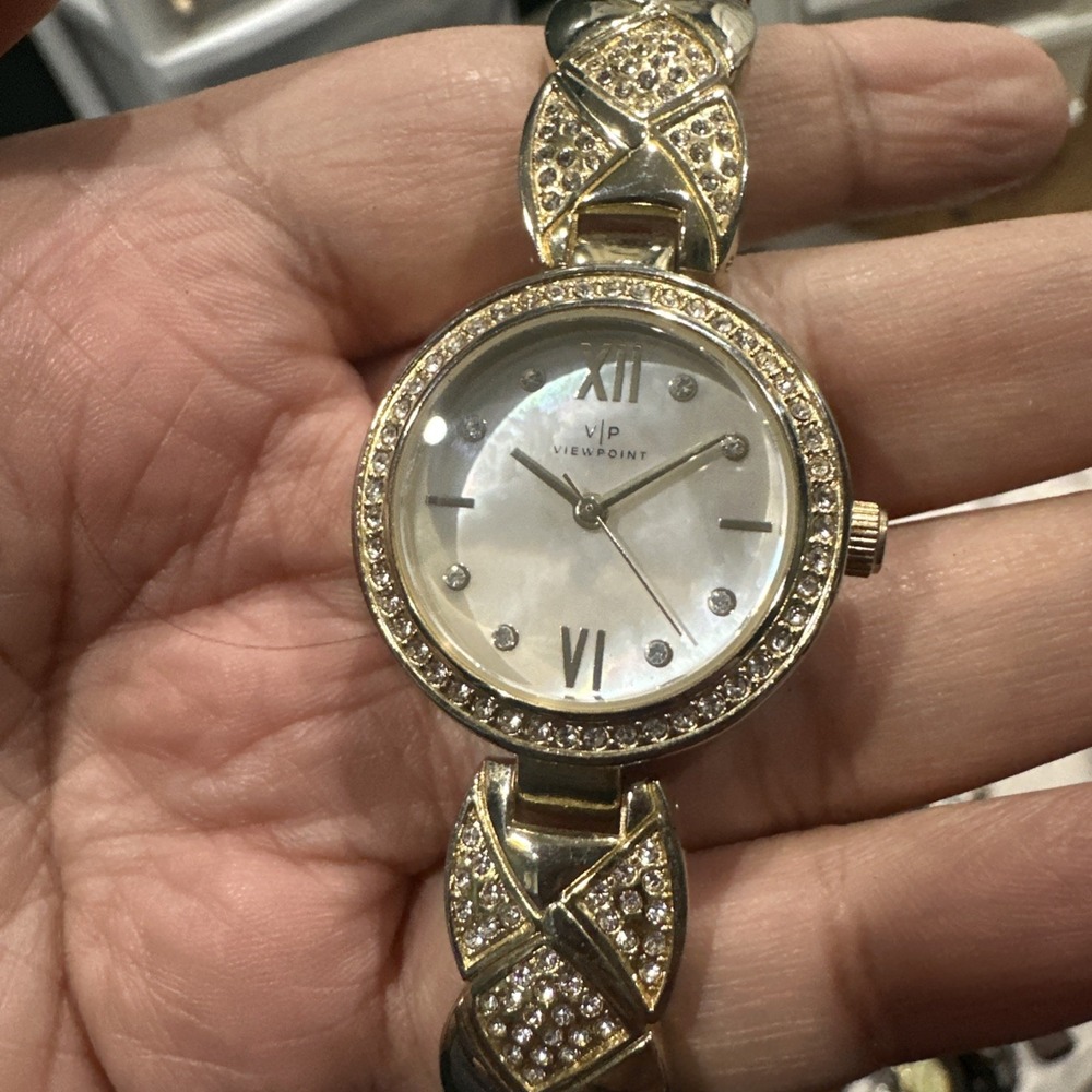 Working VP by TIMEX Womens Dainty Watch 30 mm Gold Tone Bracelet MOP dial Fit 7"